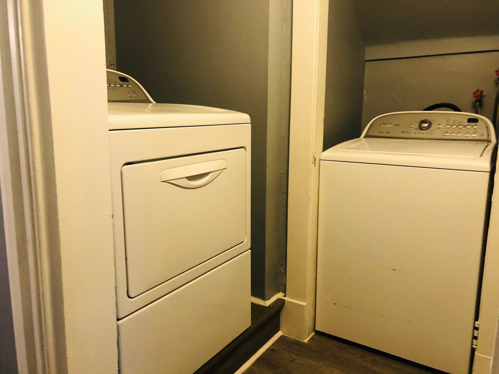 Building Photo - 2922 E Cold Spring Ln