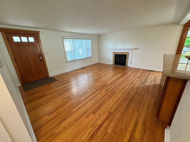 Building Photo - 3420 W Bertona St