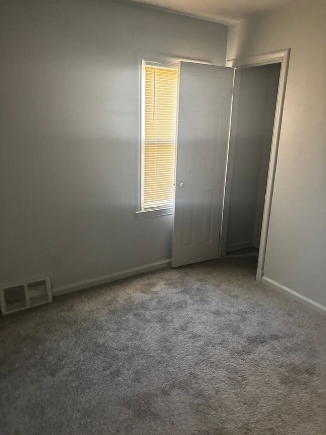 Building Photo - Updated Home In Detroit