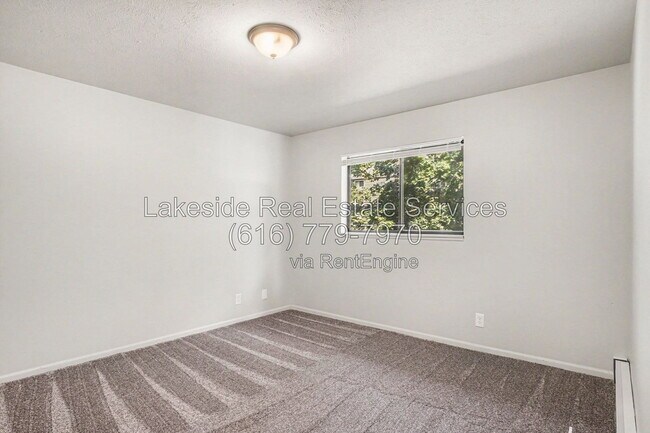 Building Photo - 1009 36th St SW
