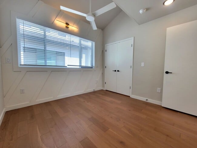 Building Photo - Modern 1/BR 1/BA with Tall Ceilings, Natur...