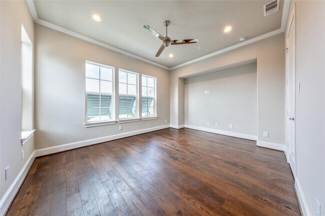 Building Photo - 2702 Harvard St