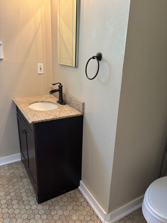 Building Photo - Cute Updated Home in Newberg