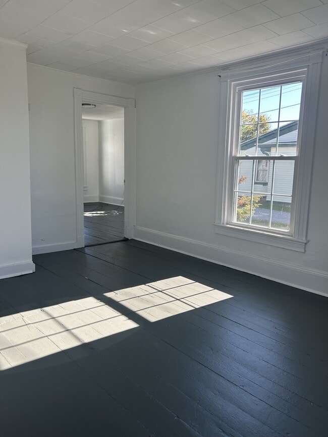 Building Photo - 11 Trinity St