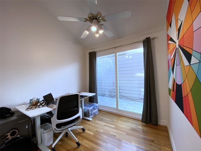 Building Photo - 2506 Van Buren St