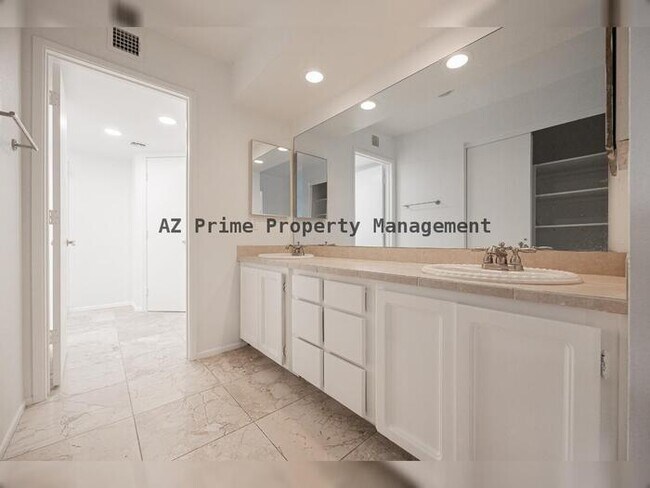 Building Photo - 7950 E Starlight Way