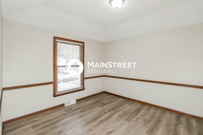 Building Photo - 3 Bedroom Pet-Friendly Home in Independence, MO with Main Street Renewal