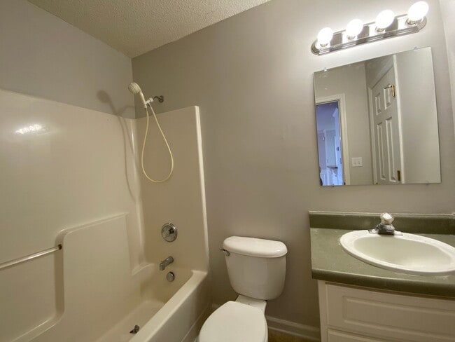 Building Photo - 2 Bedroom Townhome on a corner lot in Harvestwood!