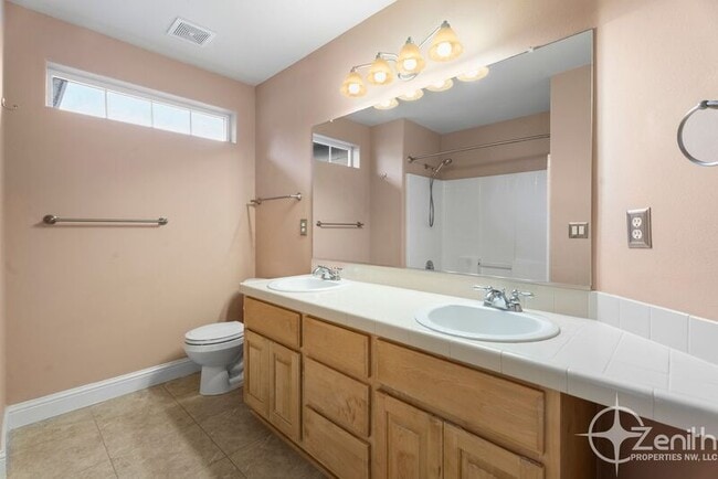 Building Photo - 2903 NE 184th Ave