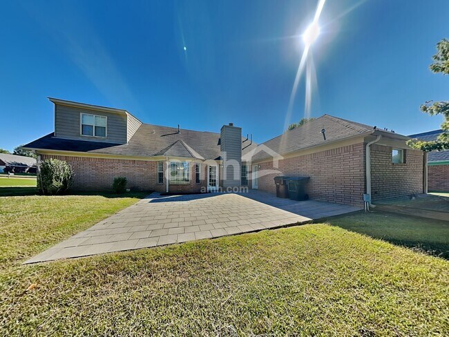 Building Photo - 6472 Daybreak Dr