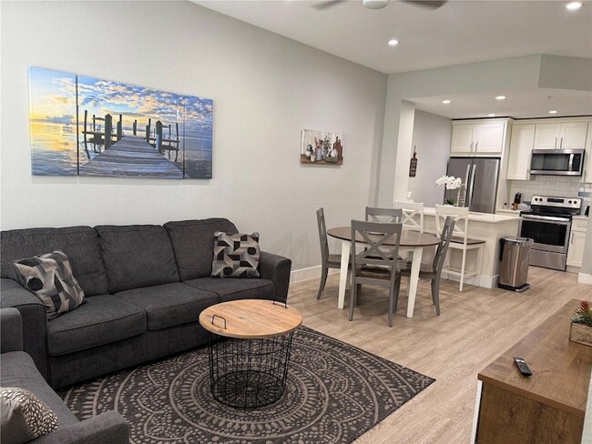 Building Photo - 2280 San Vital Dr