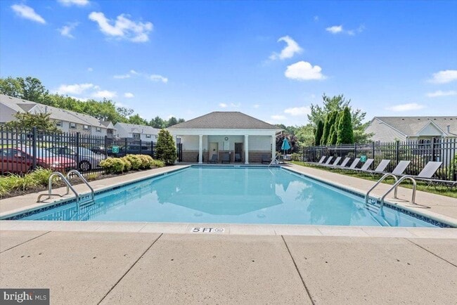 Building Photo - 1008 Horseshoe Dr