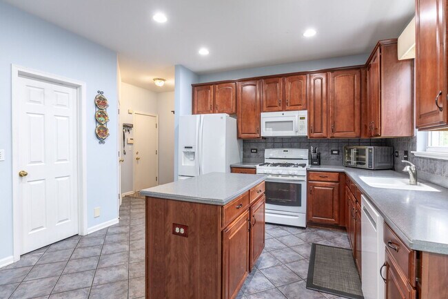 Building Photo - 2566 Rourke Dr