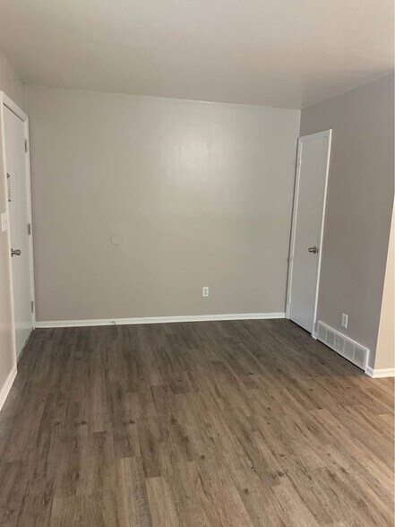 Building Photo - 7560 Mentor Ave