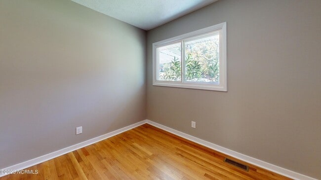 Building Photo - 505 W Rhode Island Ave