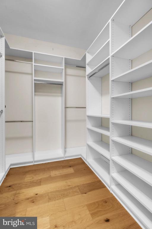 Building Photo - 400 S Broad St