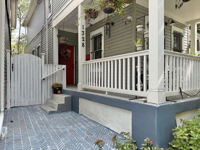 Building Photo - 1328 Morris Rd SE