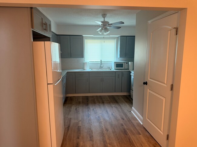 Building Photo - 527 Tibet Ave