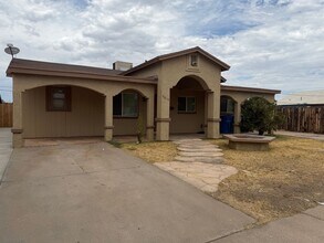 Building Photo - 5810 W Earll Dr