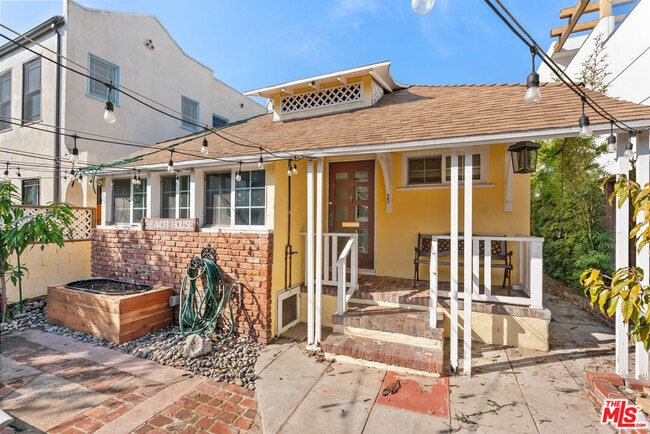 Building Photo - 33 Wavecrest Ave