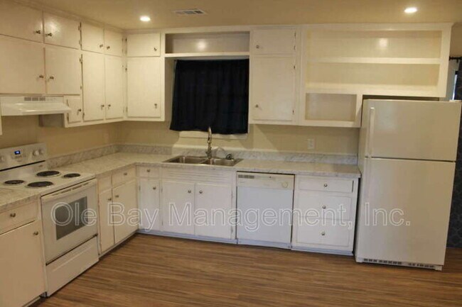 Building Photo - 1002 Centerwood Dr