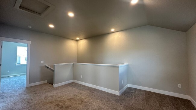 Building Photo - Great Townhouse in Loveland