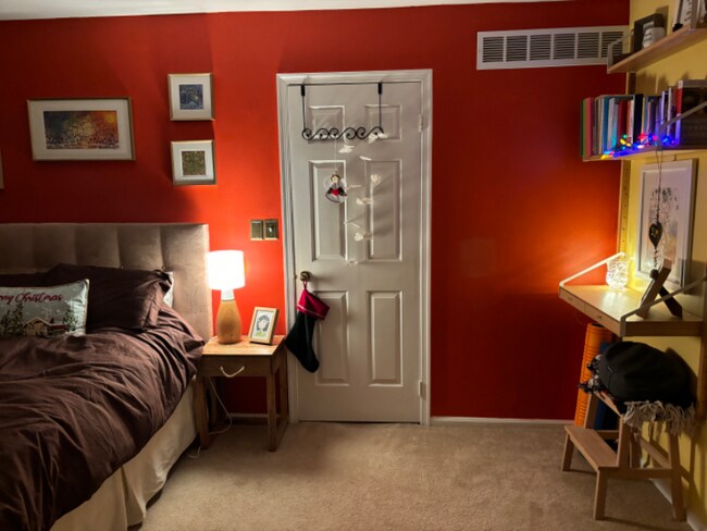 Building Photo - 3 E Ridge Mews