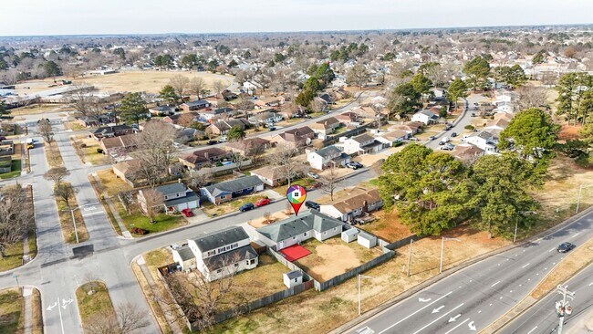 Building Photo - Spacious 4 bedroom/2 Bath Ranch Style Home