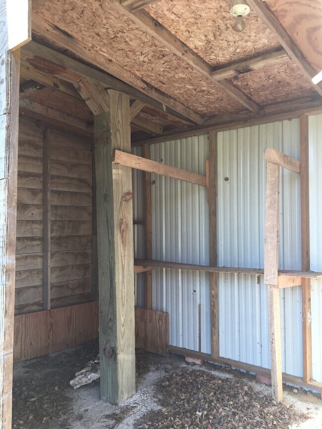 Building Photo - 2 Bedroom 1 Bath Located of Fire Tower Road