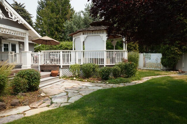 Building Photo - 2721 W Cassia St