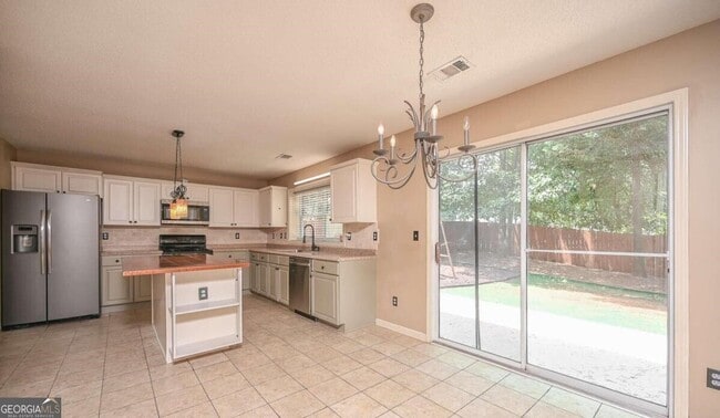 Building Photo - 12060 Carriage Park Ln