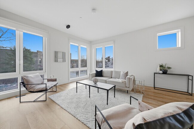 Building Photo - 4256 W Belmont Ave
