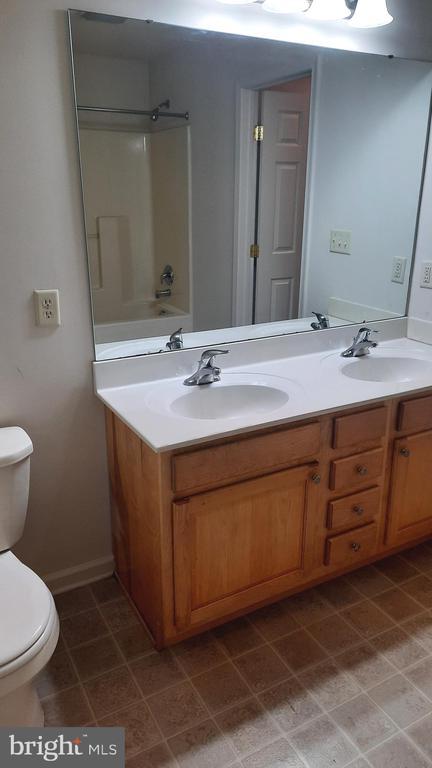 Building Photo - 417 Mercury Dr