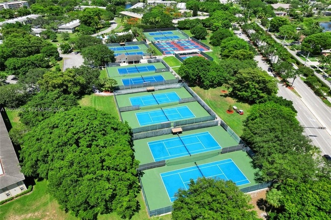 Building Photo - 3001 Portofino Isle