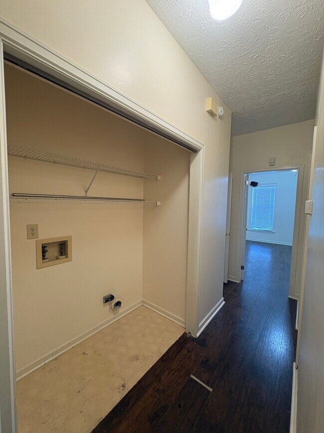 Building Photo - 2041 Station Ct