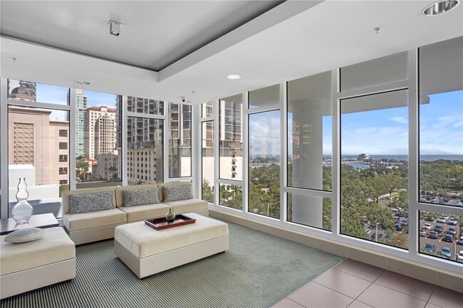 Building Photo - 175 1st St S