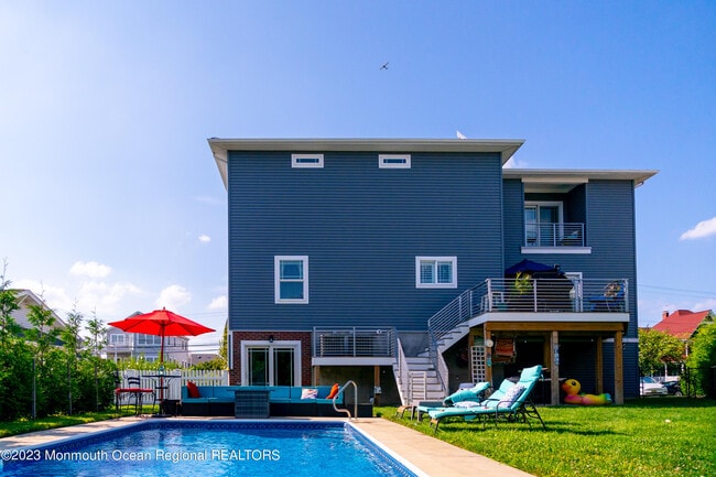 Building Photo - 18 Valentine St