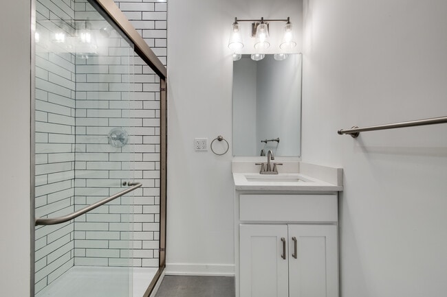 Building Photo - 2029 N Damen Ave