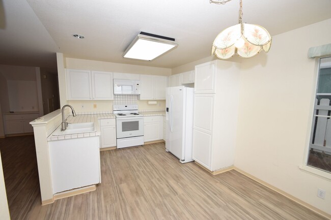 Building Photo - 113A28 - 98-2009 Kaahumanu Street, Apt. F