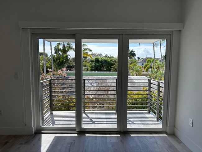 Building Photo - 815 NE 17th Ave