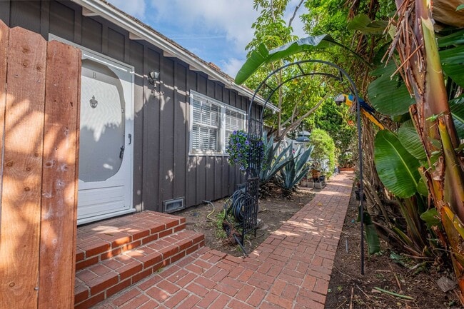 Building Photo - 1504 S Catalina Ave