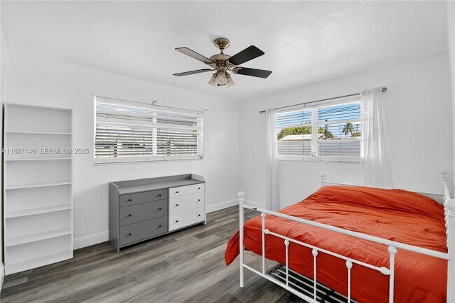 Building Photo - 554 NW 46th St