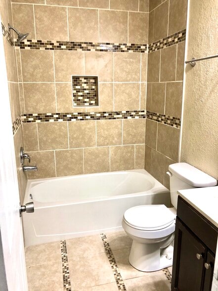 Bathroom #1 - 612 Hackney Ave