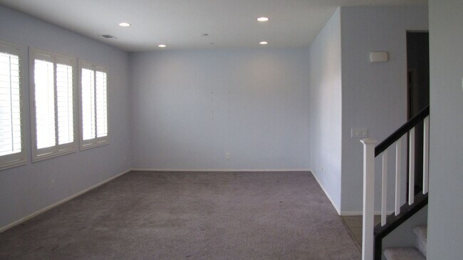 Building Photo - Beautiful Home For Rent NW Bakersfield AVAILABLE NOW!