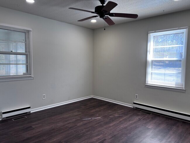 Building Photo - 7400 Barberry Ct