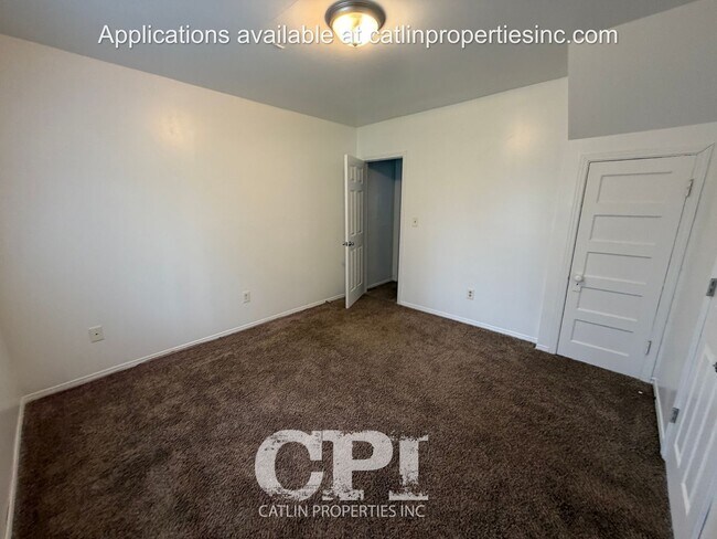 Building Photo - 321 21st Ave