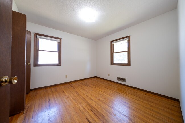 Building Photo - 14865 Damask Ave W