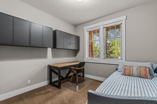 Building Photo - Grand Northwest Crossing Home. Fully furnished monthly rental. Walk to Compass Park. All Utilitie...