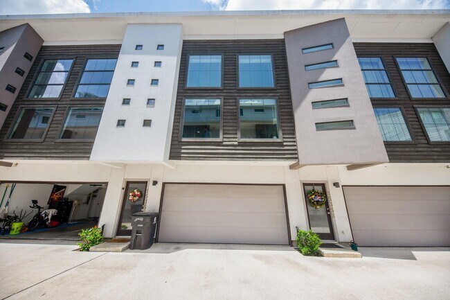 Building Photo - 1535 Birdsall St