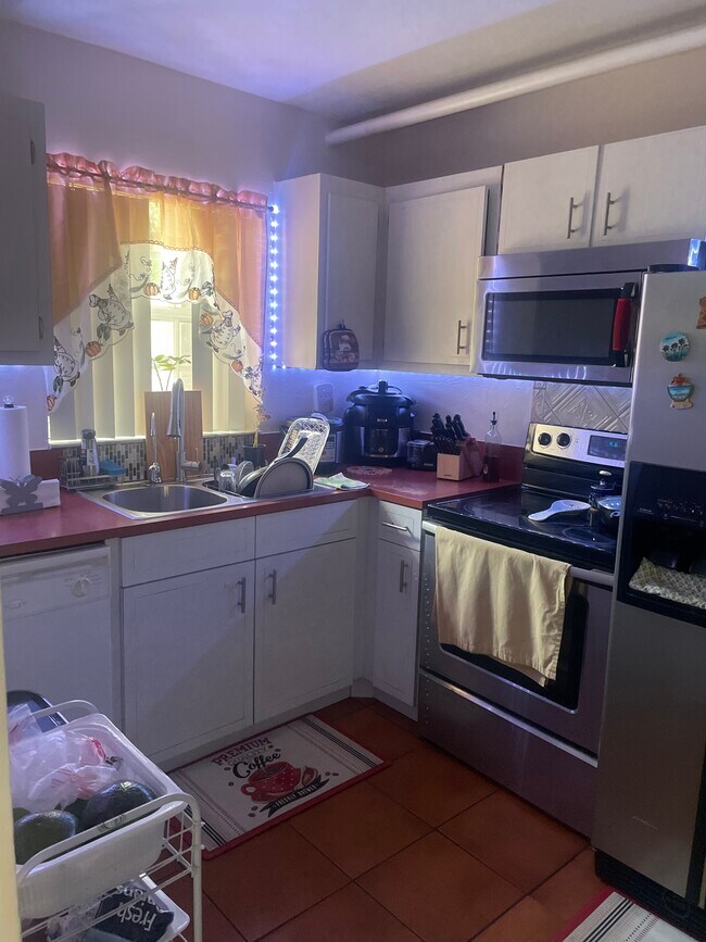 Building Photo - 4150 W 10th Ln